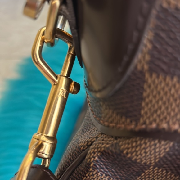 EUC almost new Trevi PM Damier Ebene Shoulder bag. - Picture 14 of 17